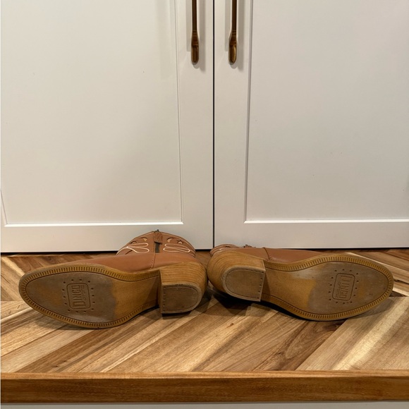 Dingo size 7.5 Whiskey Brown Western Ankle Leather Boots w/ moons and stars - Picture 7 of 11